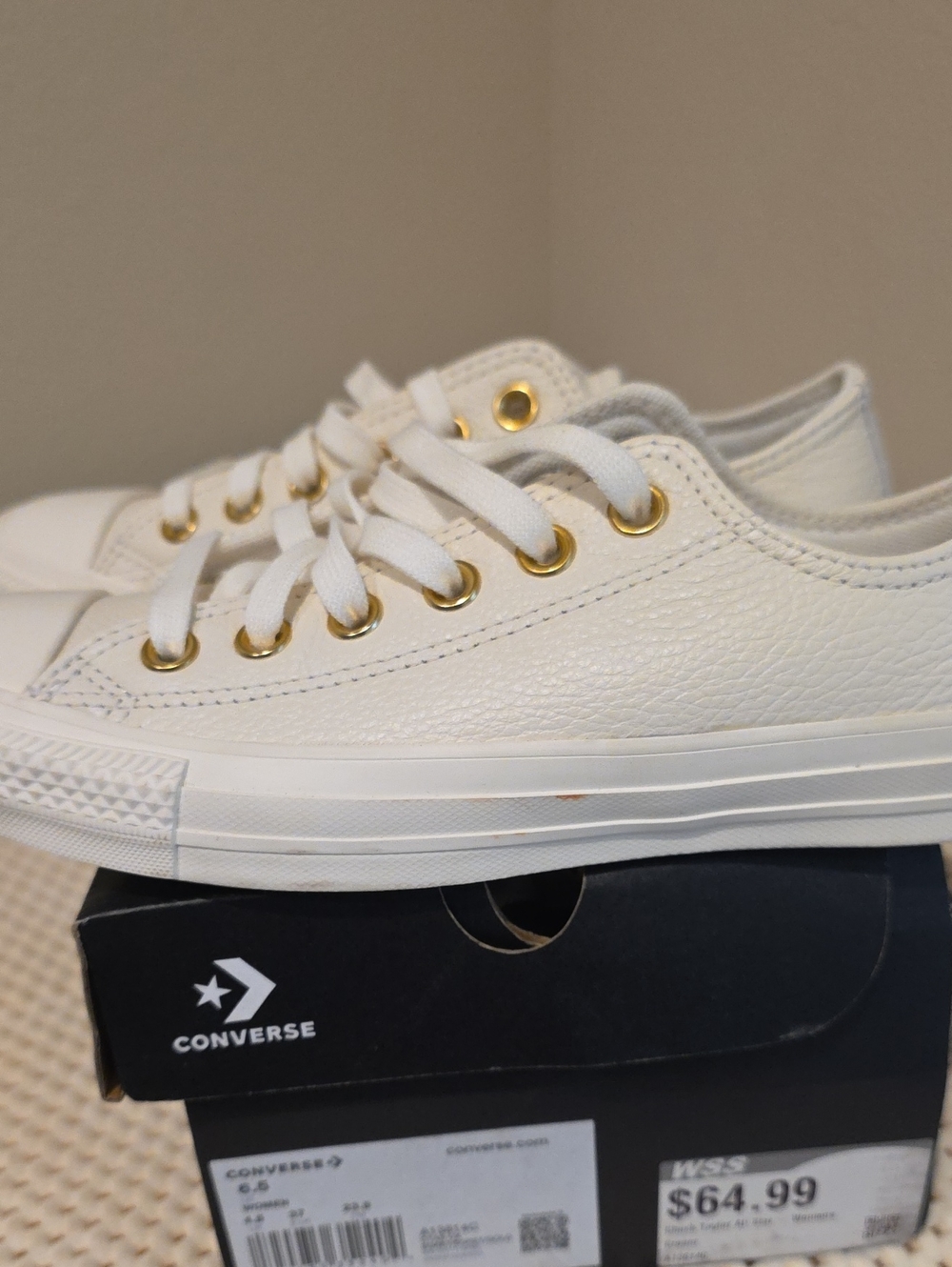 Converse Cream and White Low Top Chuck Taylor Sneakers 6.5 Womens Leather - Picture 7 of 8